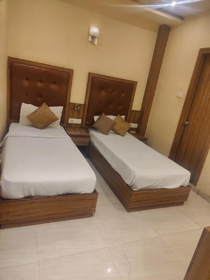 Aster Hotel Near Mumbai Airport Buitenkant foto