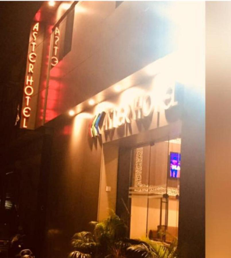 Aster Hotel Near Mumbai Airport Buitenkant foto