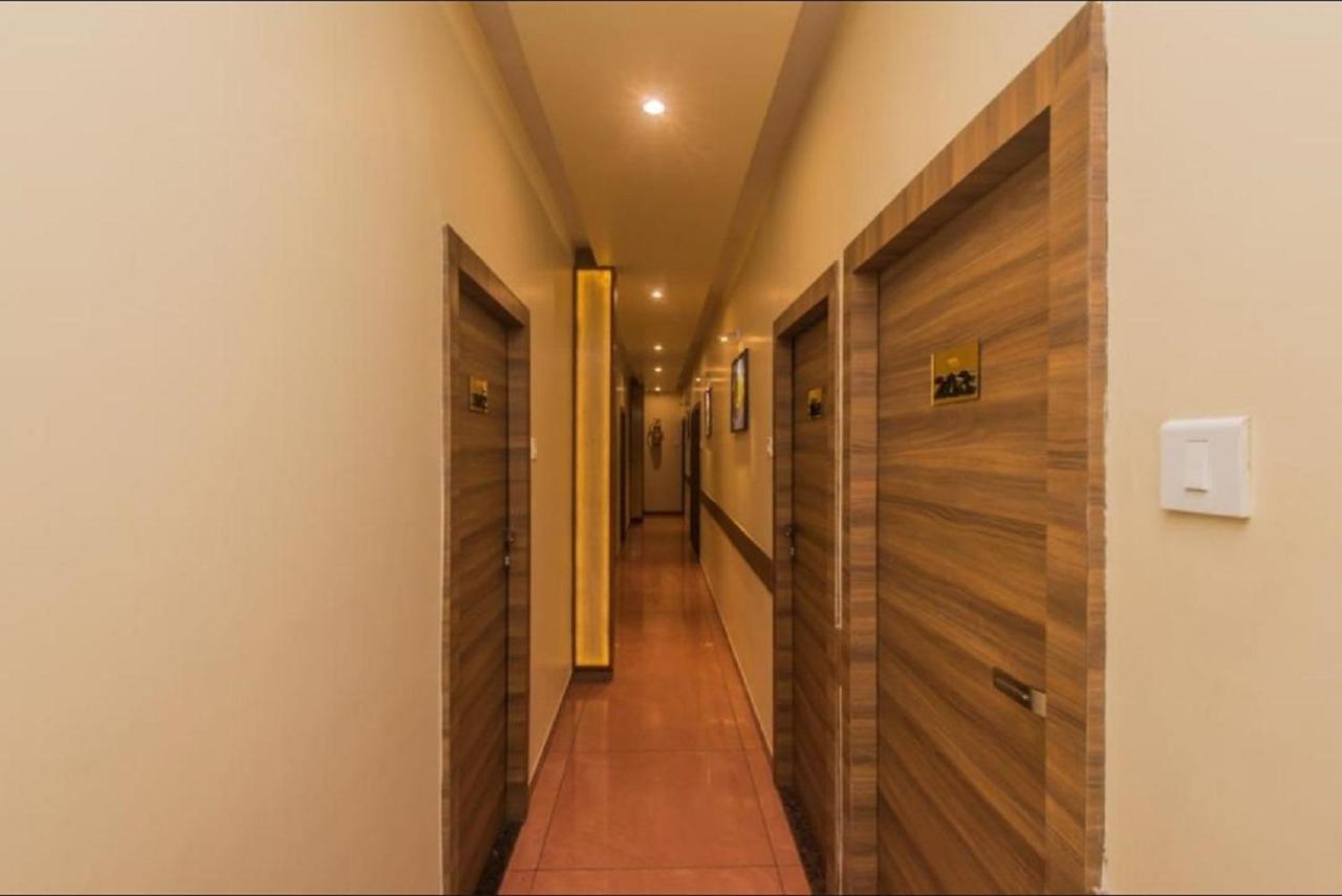 Aster Hotel Near Mumbai Airport Buitenkant foto