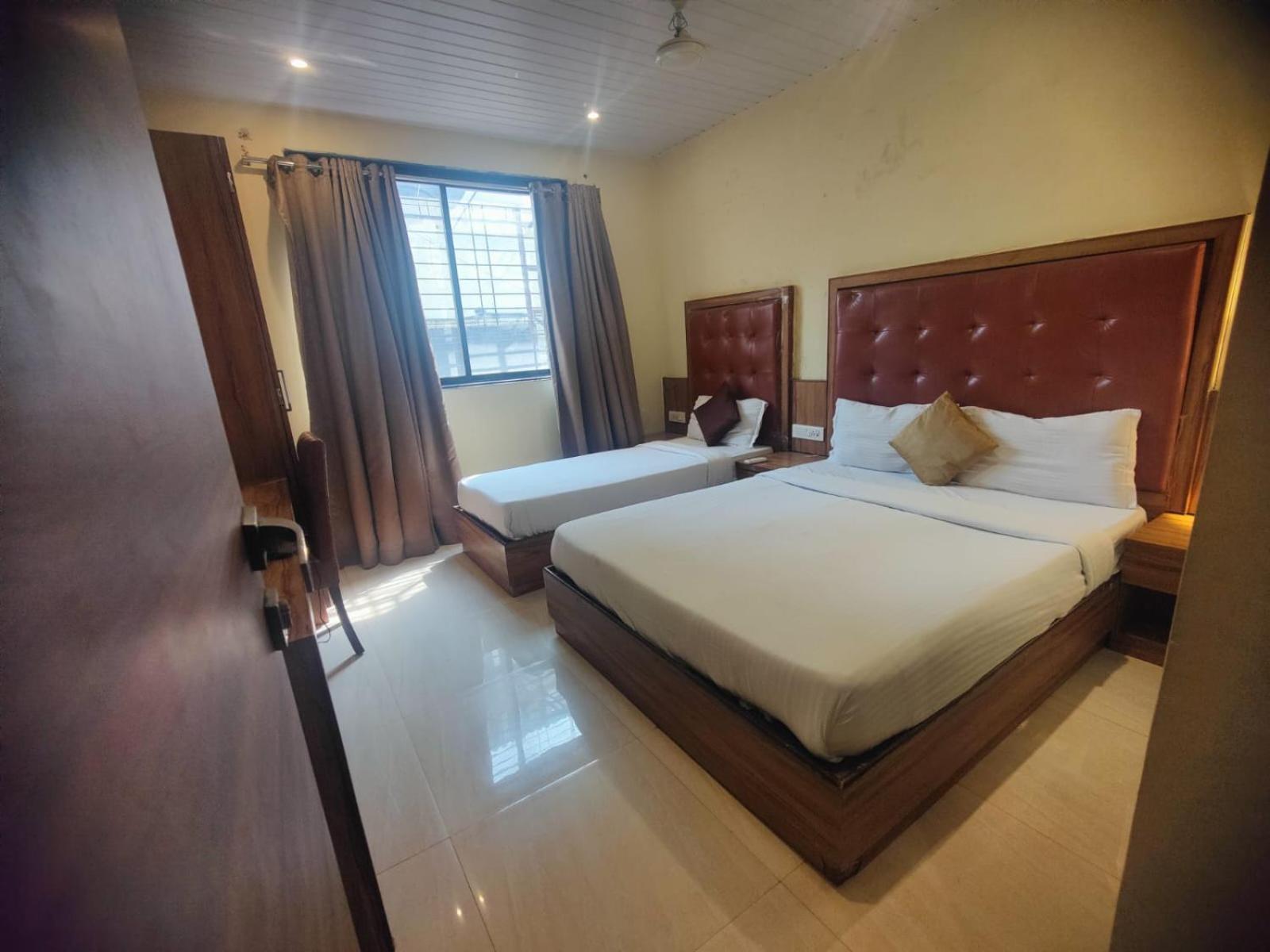Aster Hotel Near Mumbai Airport Buitenkant foto