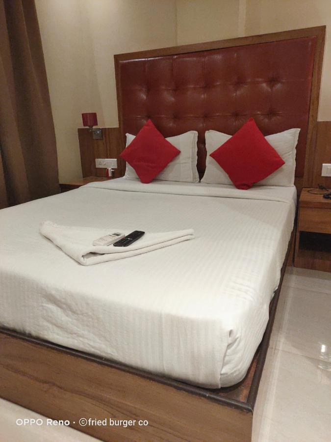 Aster Hotel Near Mumbai Airport Buitenkant foto