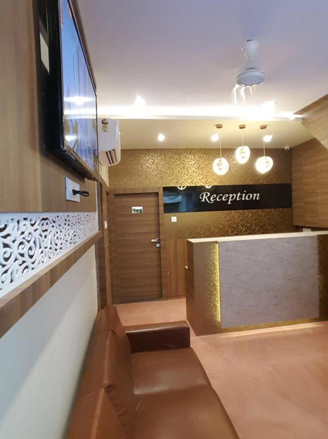 Aster Hotel Near Mumbai Airport Buitenkant foto
