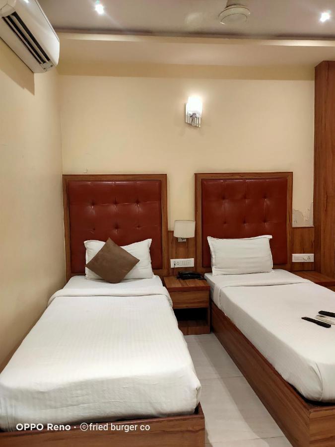 Aster Hotel Near Mumbai Airport Buitenkant foto